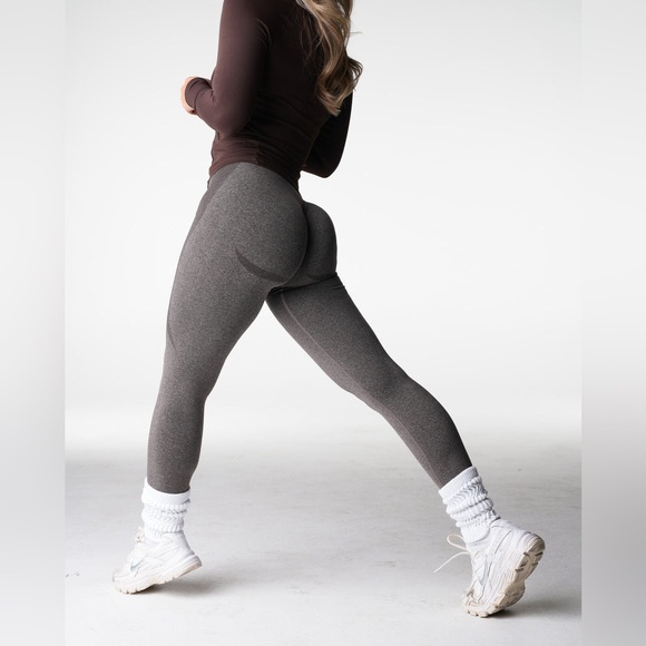 NVGTN Cold Brew High Rise Viral Contour Seamless Leggings - Picture 2 of 6